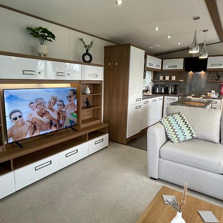 Golden Anchor - The Milano - Coastal Caravan Breaks Chapel Saint Leonards Exterior photo